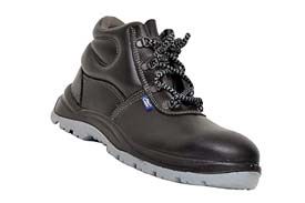 Leather safety footwear having direct moulded rubber sole
